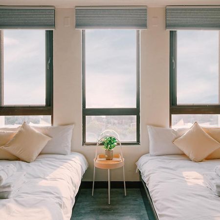 Tainan Sleepie Inn Exteriör bild
