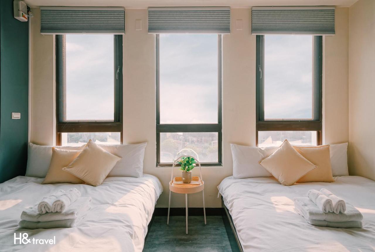 Tainan Sleepie Inn Exteriör bild